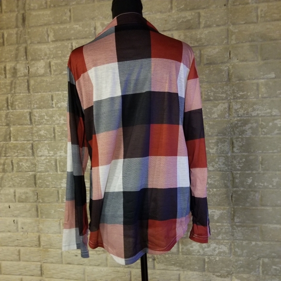 Super Adorable!!! Loose fitted plaid shirt - Picture 5 of 7